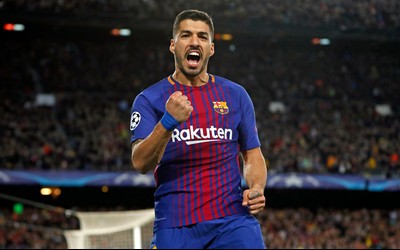 爱赢电竞动态-利瓦科维奇赛后与教练拥抱