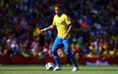 爱赢电竞热评-卡马文加训练中模仿C罗庆祝